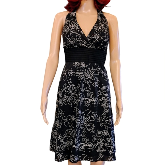 White House Black Market Embroidered Halter Dress Size 0 - Picture 3 of 7